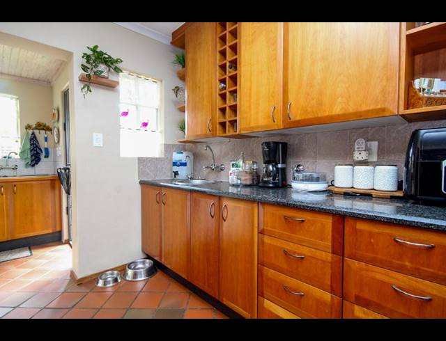 4 BEDROOM TOWNHOUSE FOR SALE IN ROOIHUISKRAAL NORTH